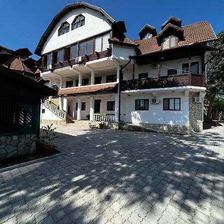 Отель La Conac Nufaru Экстерьер фото