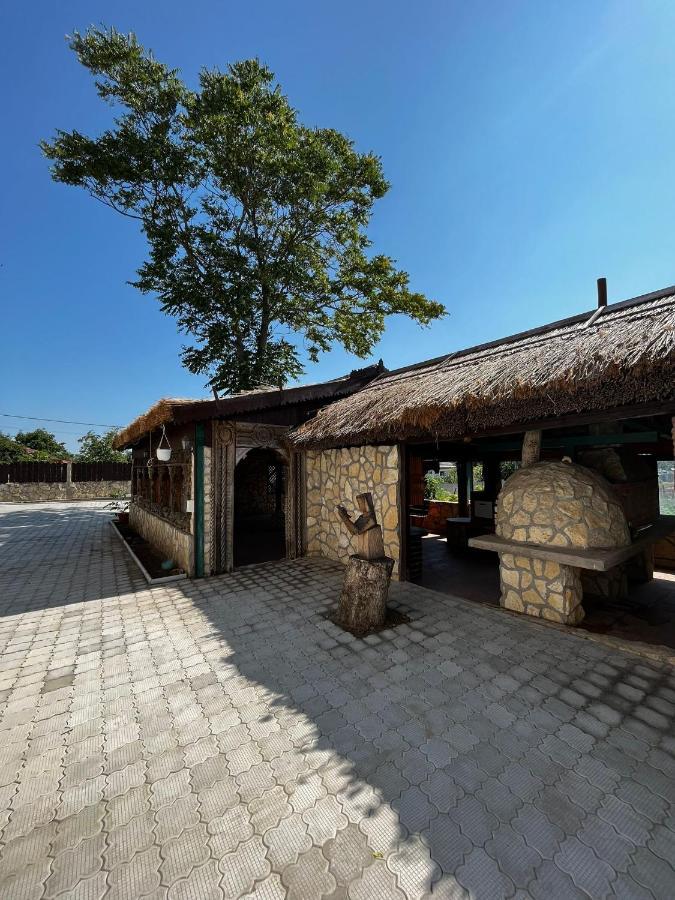 Отель La Conac Nufaru Экстерьер фото